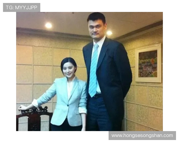 黄晓明与姚明近况对比：娱乐圈与体育界的不同人生轨迹与发展现状分析