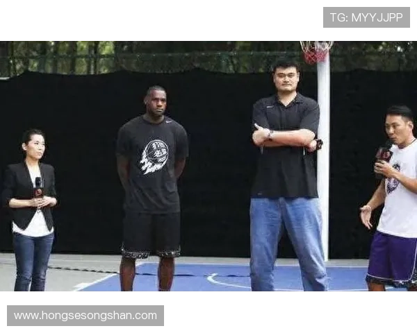 小孩调侃姚明身高引发热议网友纷纷点赞幽默风趣的互动瞬间